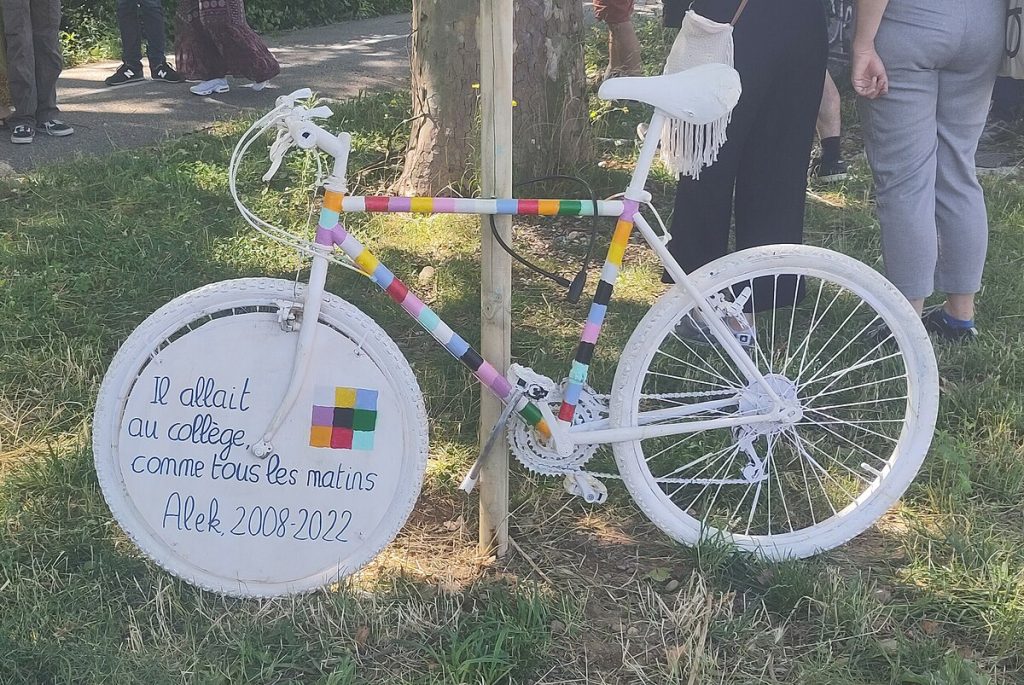 Vélo Blanc pour Alek, commémoration du 24/06/2023 à Grenoble