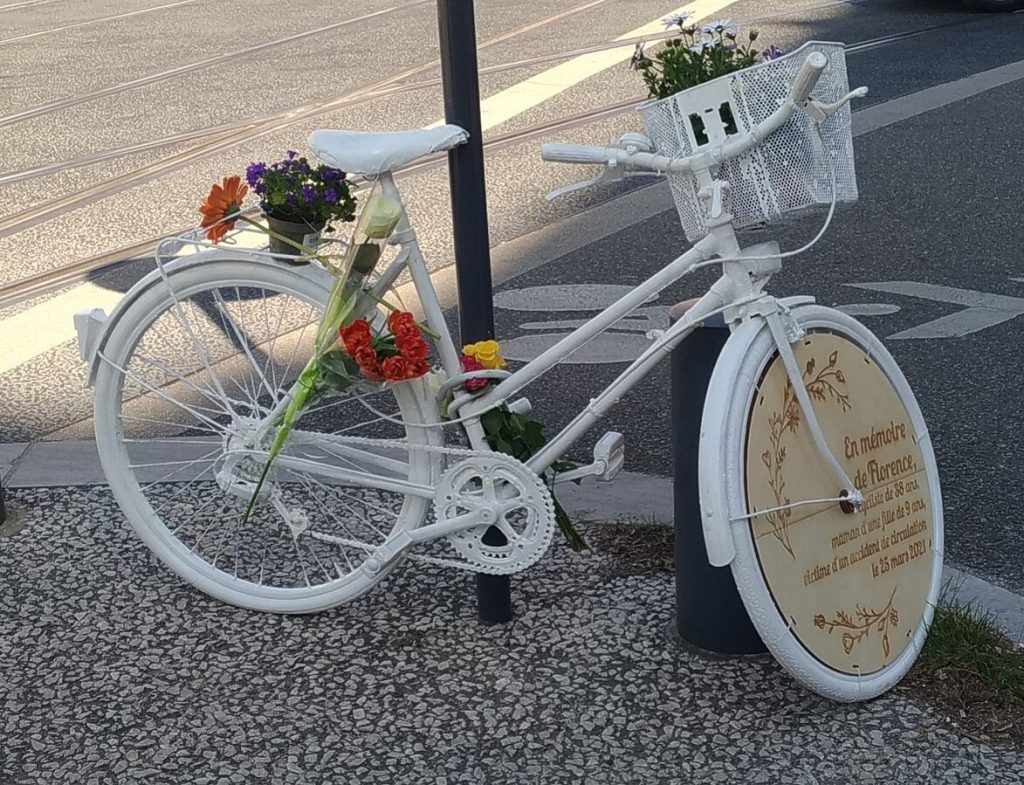 Vélo Blanc Florence, commémoration le 26 mars 2022 à Grenoble