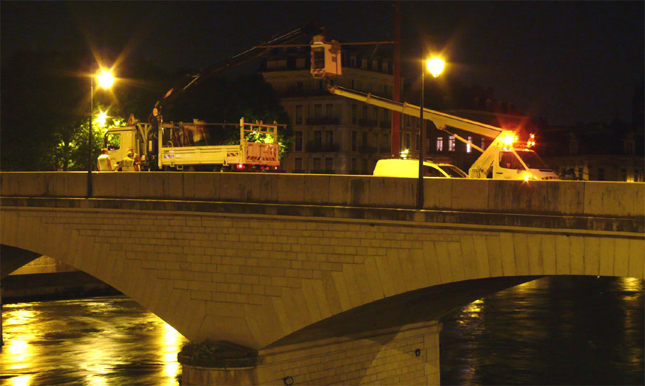 Fin du démontage sur le pont de la Citadelle.