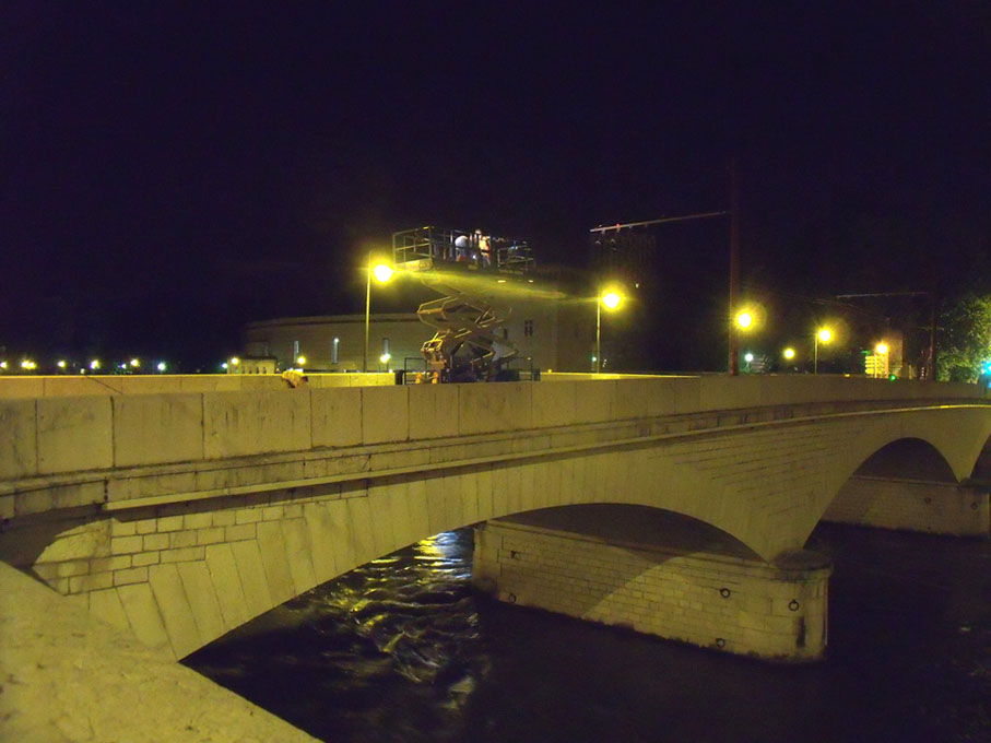 Démontage des lignes de trolleybus, pont de la Citadelle.