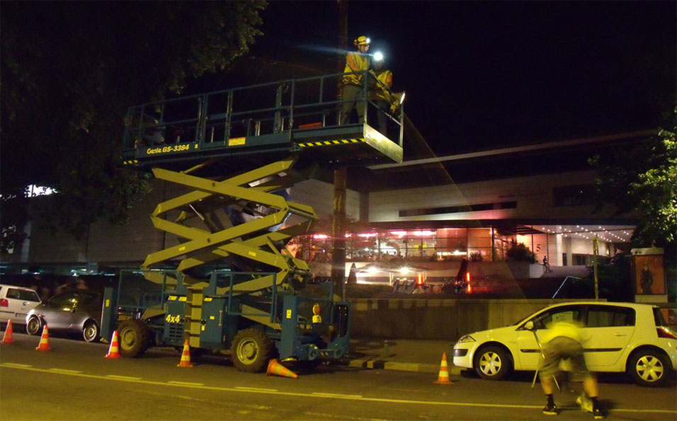 Démontage des lignes de trolleybus place Lavalette.