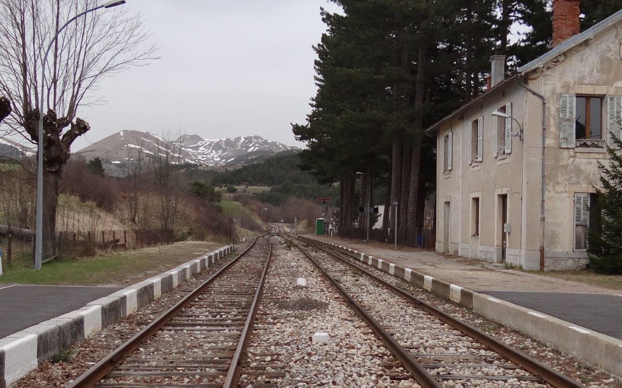 une gare sans train