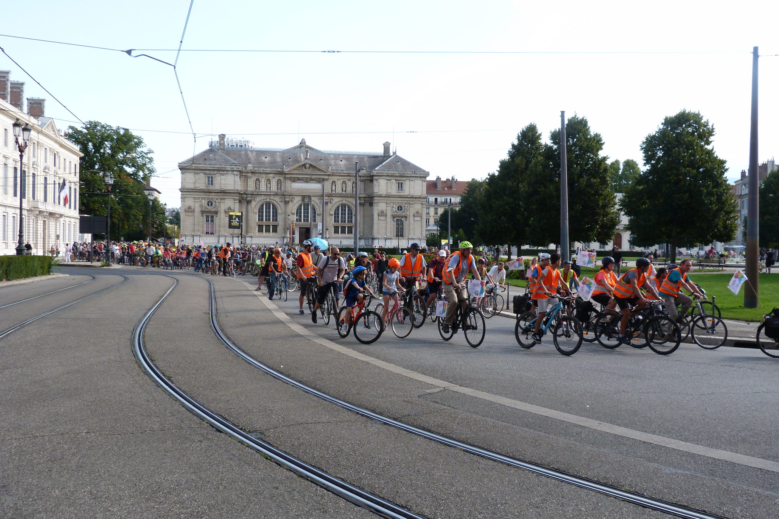 Cp ADTC – Se déplacer autrement : Traversée cyclable du Drac : il faut proposer des solutions !