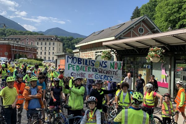 Uriage banderoles avec les maires de vlx et smu